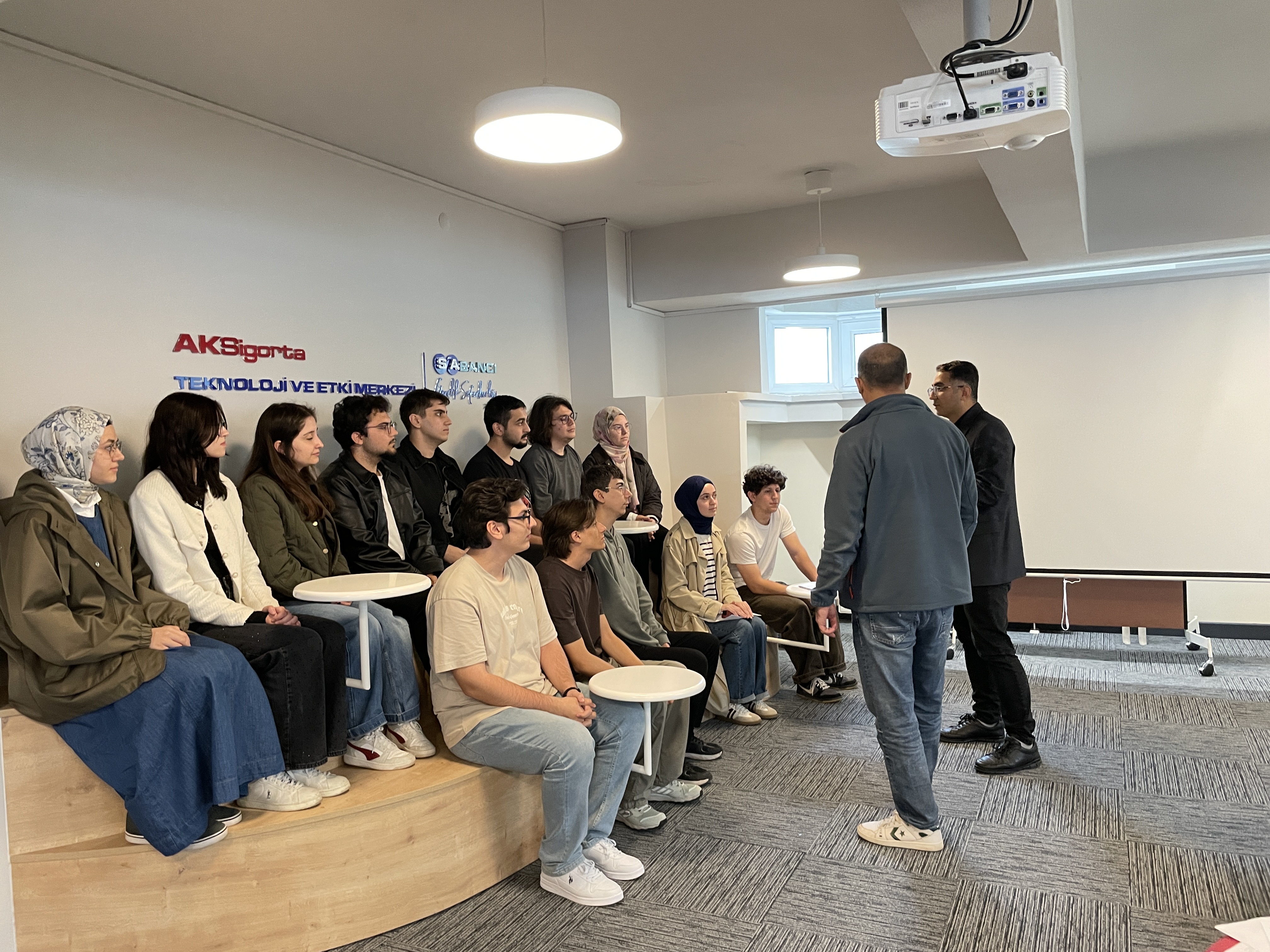 Aksigorta Gençlik Seferberliği Kapsamında Öğrencilerimizle Genç Profesyoneller Gelişim Programı Eğitimi Gerçekleştirildi